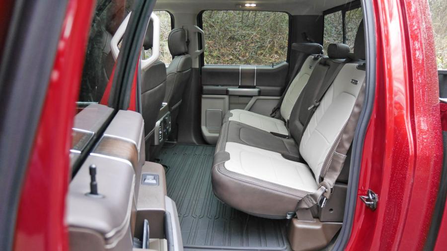 Интерьер Ford F-150 Limited SuperCrew 2018 года  (фото 16 из 59)